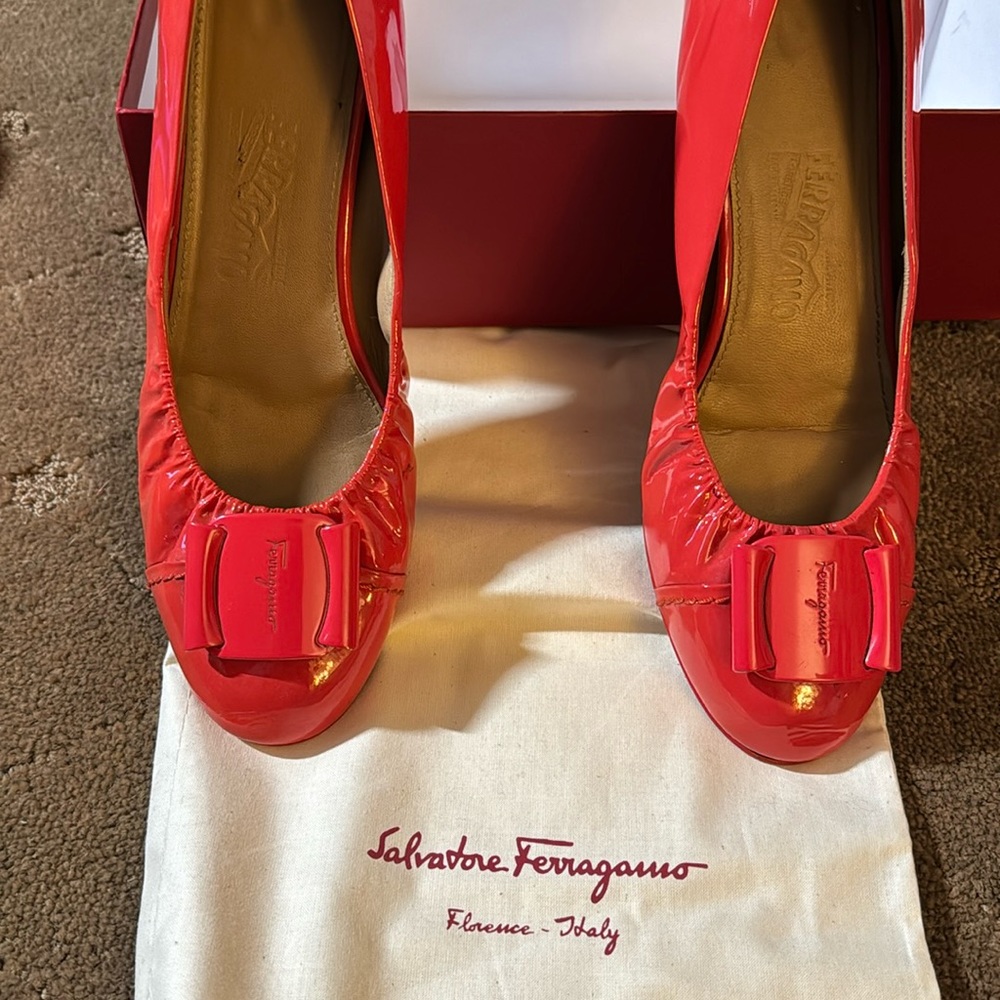 Nice flats leather with designer style on the front